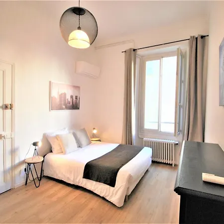 - Close To Place Massena شقة نيس