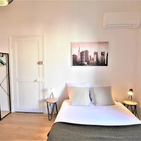 - Close To Place Massena نيس