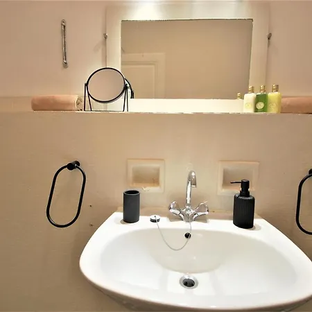 - Close To Place Massena *